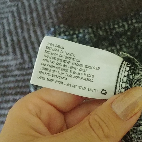 Art Class flutter sleeve smocked dress - Picture 4 of 5